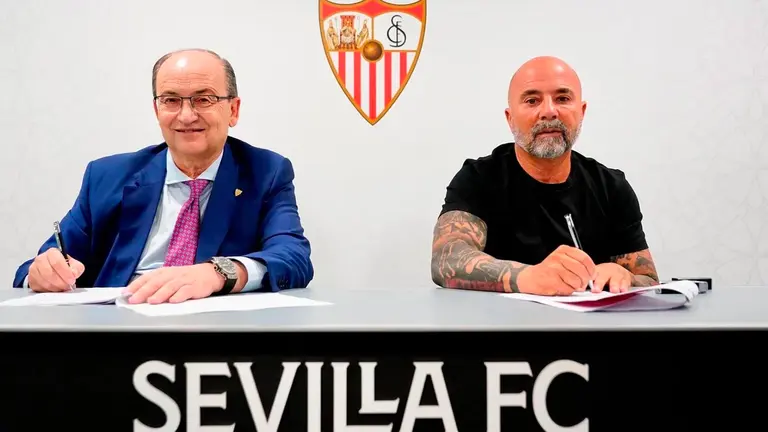 La presentaci&oacute;n de Jorge Sampaoli como nuevo entrenador del Sevilla. INFOBAE