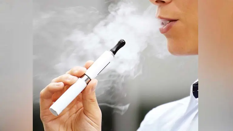 Vapear no es mejor  que fumar, ambos son dañinos. QUO
