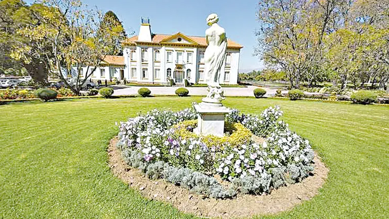 Un &aacute;rea verde de Villa Albina, en Pairumani. ARCHIVO