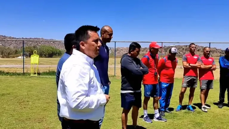 Gary Soria, presidente de Wilster, arenga al plantel. CAPTURA DE VIDEO