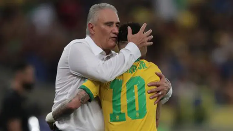 Sobre Neymar. EFE