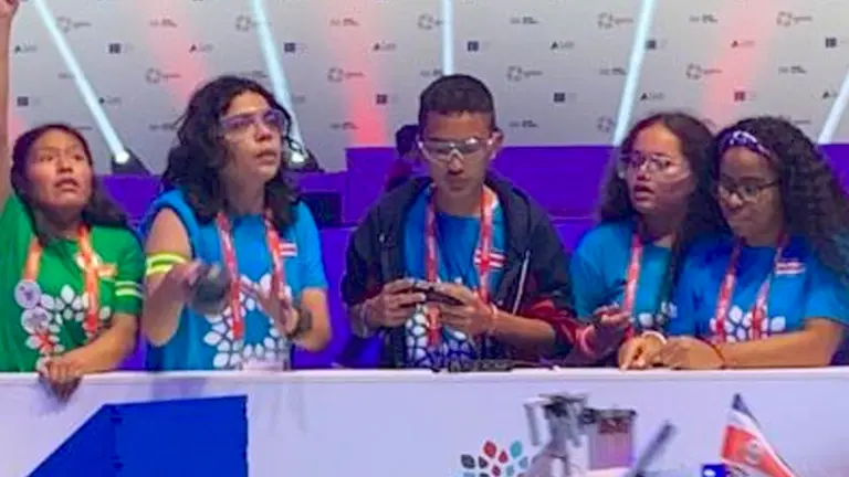 Cinco bolivianos obtuvieron el cuarto lugar en el First Global Challenge de robótica. URGENTE.BO
