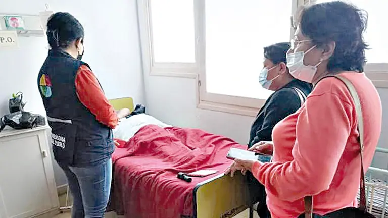 Personal de la Defensor&iacute;a del Pueblo visita a la v&iacute;ctima. DEFENSOR&Iacute;A DEL PUEBLO