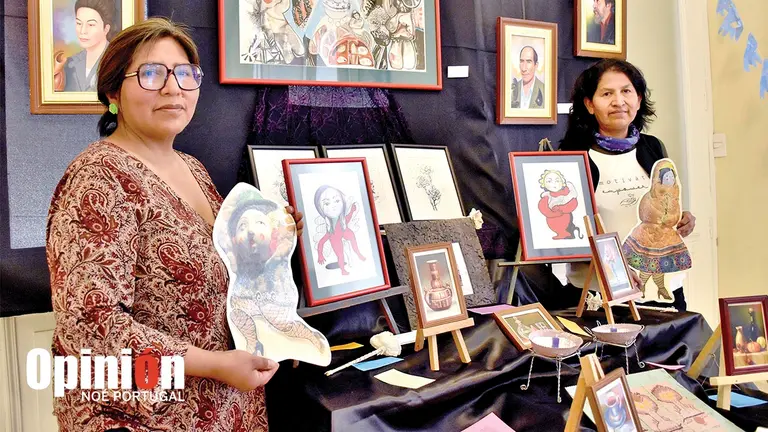 Artistas plásticos de El Alto junto a la &ldquo;instalación&rdquo; que rinde  homenaje a su patrono. NOÉ PORTUGAL