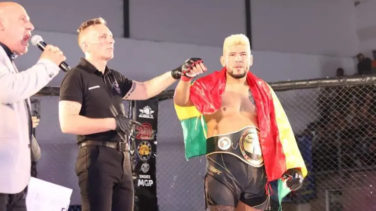 Jos&eacute; Daniel Medina, campe&oacute;n de MMA en el Samurai Fight House de Argentina. &Eacute;xito Informa