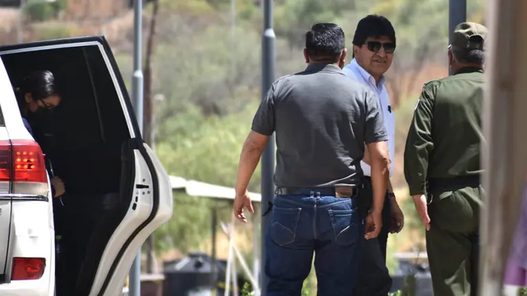 El presidente del MAS, Evo Morales llega a la reuni&oacute;n denominada Pacto de Unidad en la Gobernaci&oacute;n de Cochabamba./ No&eacute; Portugal