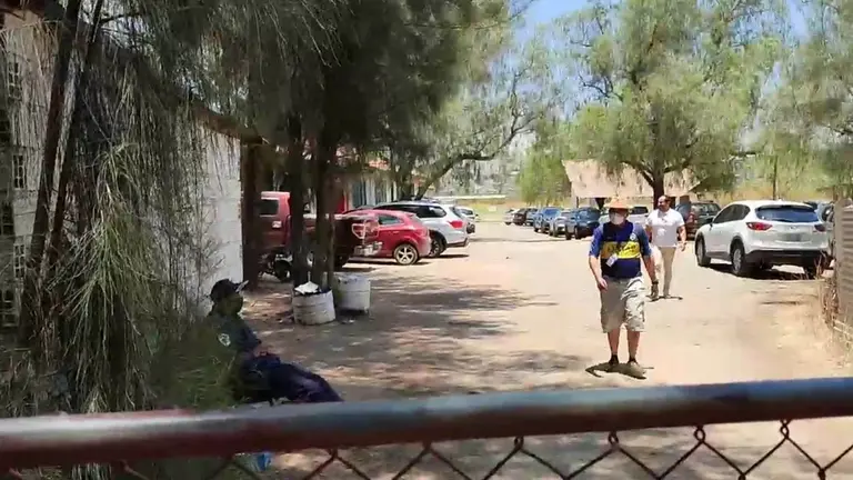 El frente del complejo de Wilstermann y dos periodistas que se retiran de la cobertura en solidaridad con Adri&aacute;n Arismendi. CAPTURA DOSIS DE F&Uacute;TBOL
