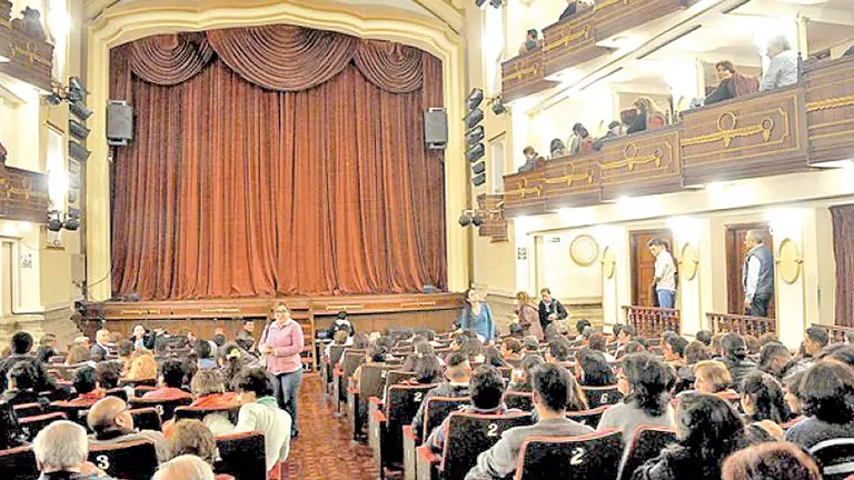 El teatro Ach&aacute;, antes de ser refaccionado. ARCHIVO