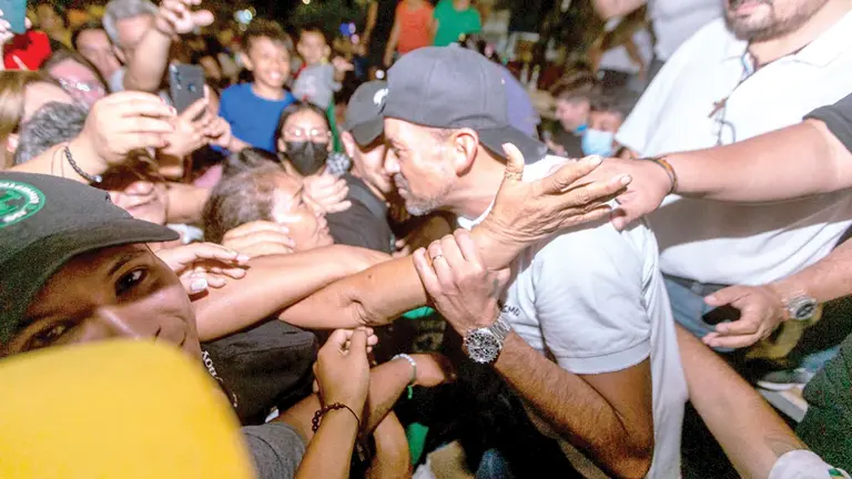 El gobernador Luis Fernando Camacho en un cabildo cruce&ntilde;o. APG