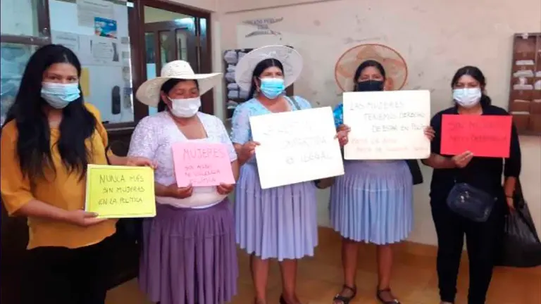 Una prrotesta de mujeres contra el acoso pol&iacute;tico. Foto. Coordinadora de la Mujer