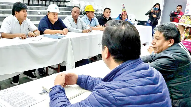Reuni&oacute;n del presidente Luis Arce, Evo Morales y sectores sociales. ATB