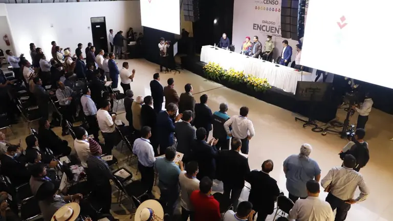 Autoridades nacionales, departamentales y municipales participan del Encuentro Plurinacional por el Censo./ APG