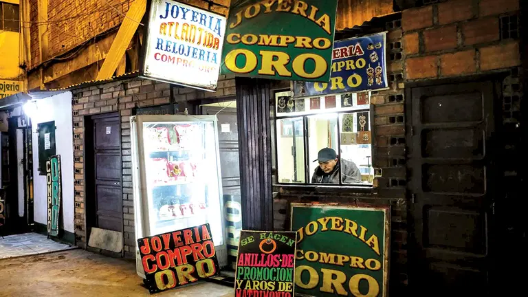 En esta joyer&iacute;a, el due&ntilde;o, de m&aacute;s de 70 a&ntilde;os, atribuye su buena salud a que no quema mercurio. CARLOS S&Aacute;NCHEZ
