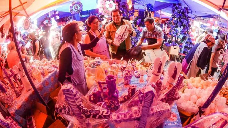 Productos en la Feria de Todos Santos./ DICO SOL&Iacute;S