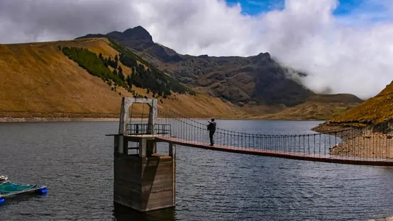 Laguna Recuperada, Sacaba./ DICO SOL&Iacute;S