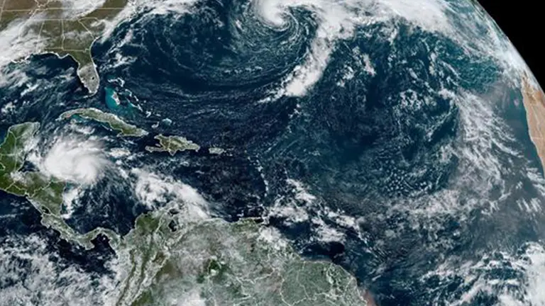 Sobre tormenta. EFE
