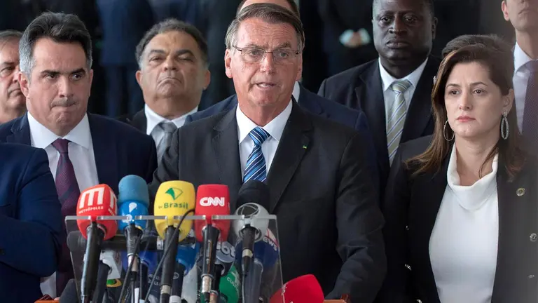 El presidente brasileño, Jair Bolsonaro, fue registrado este martes, 1 de noviembre, al pronunciarse acerca de los resultados de los comicios del pasado domingo, en Brasilia (Brasil). EFE