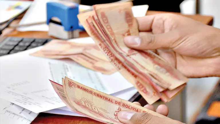 Imagen referencial de billetes bolivianos./ NO&Eacute; PORTUGAL