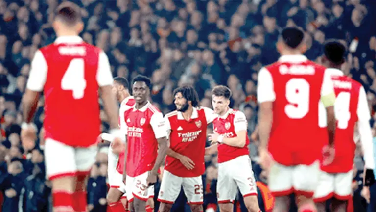 Jugadores de Arsenal festejan el solitario gol de Tierney para derrotar 1-0 al Zurich en el Fly Emirates. ARSENAL.COM-ARCHIVO