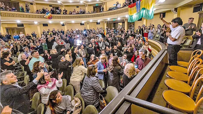 Evo Morales en la presentaci&oacute;n de la pel&iacute;cula "Seremos millones", en Mar de Plata./ P&Aacute;GINA 12