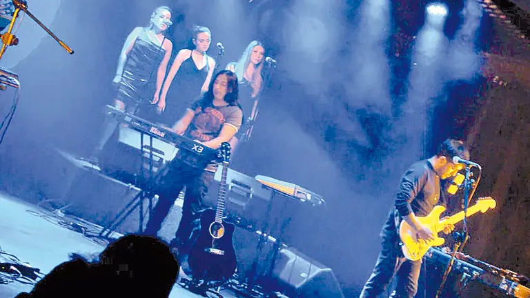 El grupo de rock &ldquo;Deuce Producciones&rdquo; en un tributo a Pink Floyd. DEUCE PRODUCCIONES