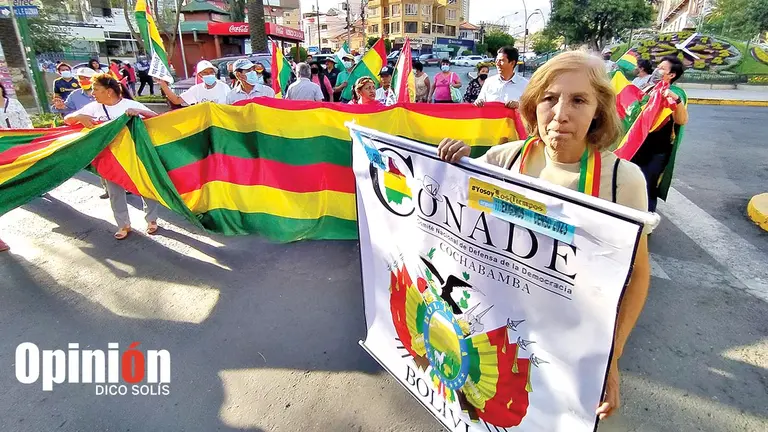Uno de los bloqueos instalados en Cochabamba. DICO SOL&Iacute;S