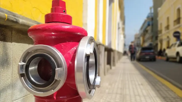 Uno de los hidrantes instalados en el centro de la ciudad. DICO SOL&Iacute;S
