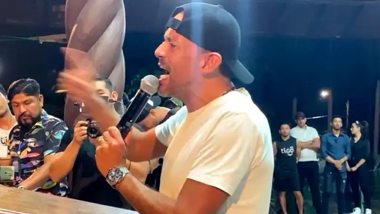 El gobernador de Santa Cruz, Luis Fernando Camacho, en el Cristo Redentor. CAPTURA DE VIDEO