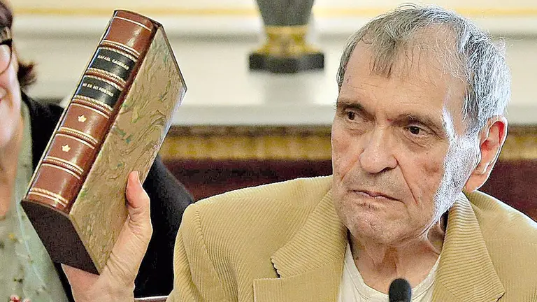 El poeta condecorado Rafael Cadenas. RTVE