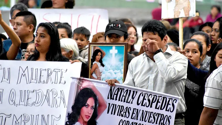 Familiares y amigos recorrieron las calles de Cochabamba exigiendo justicia para Nataly Céspedes, en 2020. DICO SOLÍS