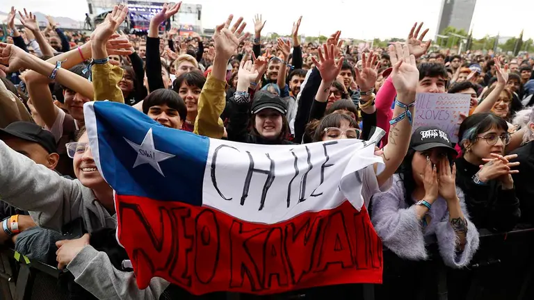 Espectadores asisten al Festival Primavera Sound en Santiago (Chile). EFE