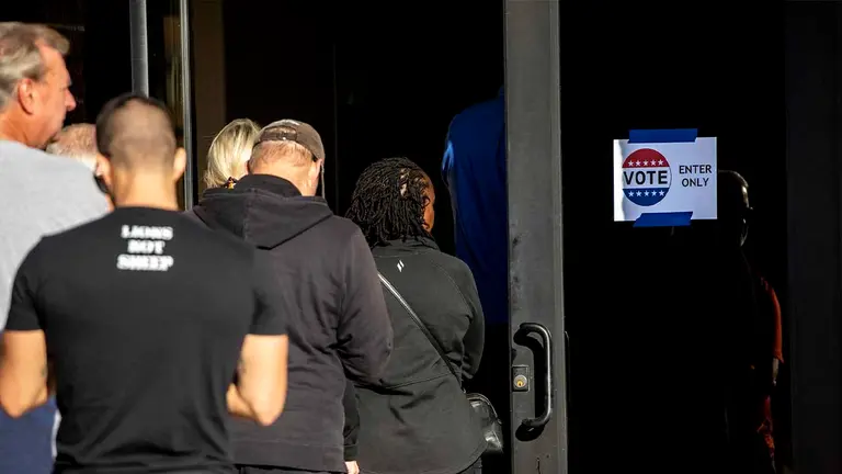 Dem&oacute;cratas se imponen en Arizona y est&aacute;n a un esca&ntilde;o de controlar el Senado. EFE