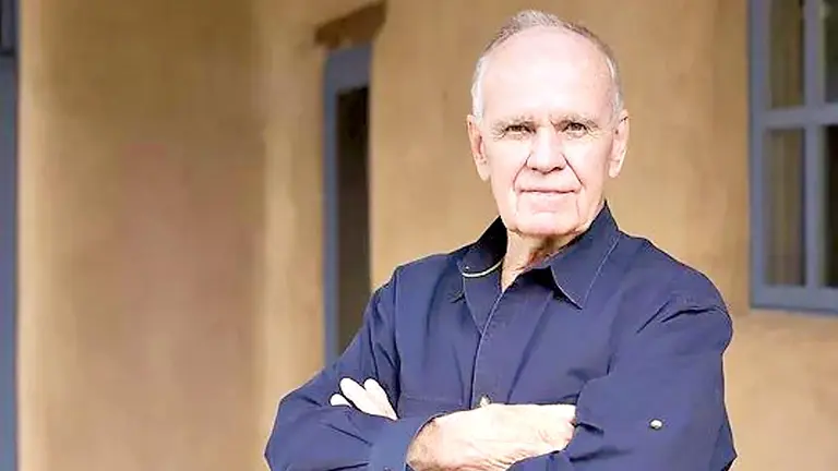 El retorno de Cormac McCarthy  tras dieciséis años de silencio.