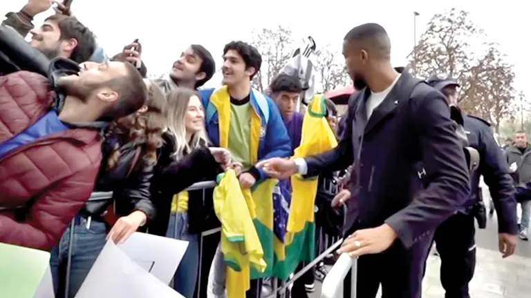 Una imagen de la llegada de Brasil a su hotel.CBF
