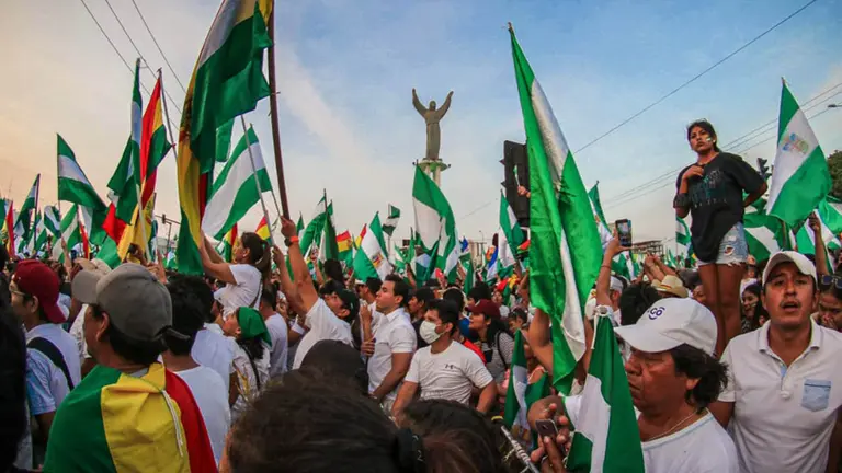 El cavildo curce&ntilde;o instalado a los pies del Cristo Redentor./ APG