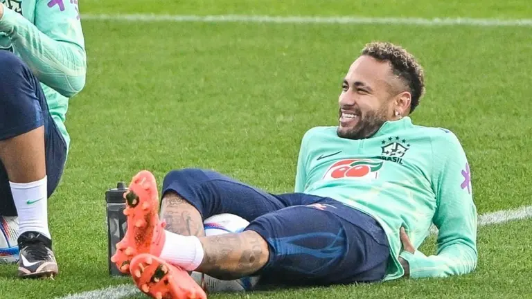 Neymar, la novedad en el segundo entreno de la selecci&oacute;n brasile&ntilde;a en Tur&iacute;n./ RRSS