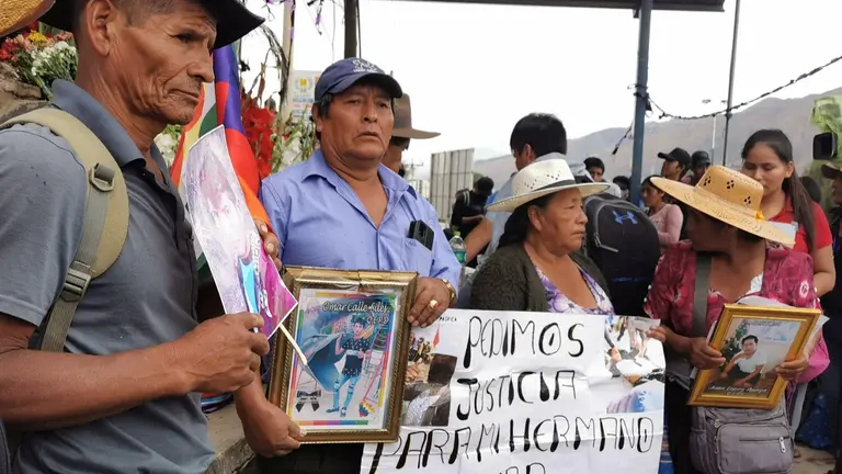 Familiares de fallecidos en Huayllani exigen justicia. DICO SOL&Iacute;S