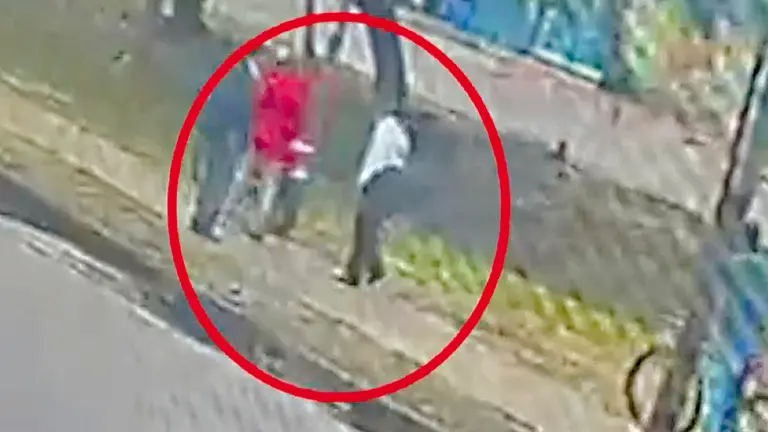C&aacute;mara de vigilancia capta el atraco en Santa Cruz. UNITEL