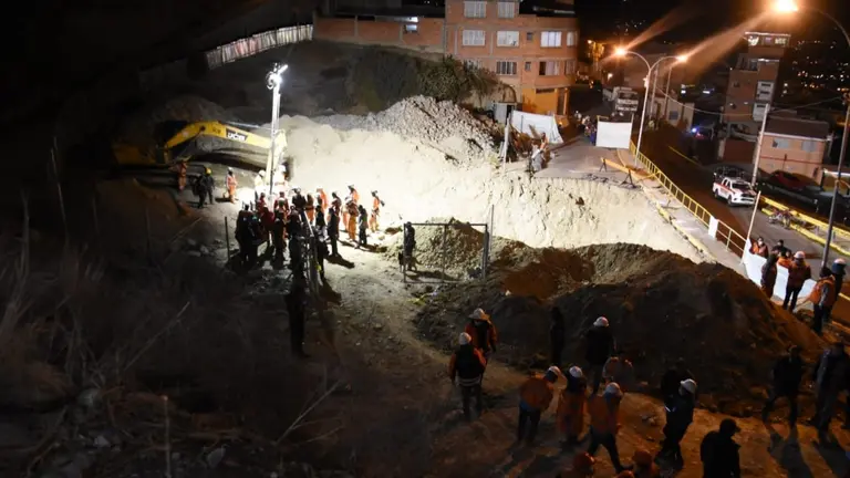 La imagen del sitio en el que qued&oacute; enterrado el cuerpo de un obrero municipal pace&ntilde;o. REALIDADES BOLIVIA