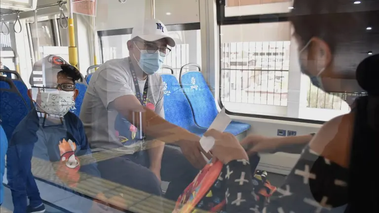 Usuarios del tren en el primer d&iacute;a de operatividad con venta de pasajes. NO&Eacute; PORTUGAL