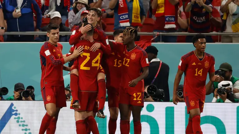 Jugadores de Espa&ntilde;a celebran un gol hoy, en un partido de la fase de grupos del Mundial de F&uacute;tbol Qatar 2022 entre Espa&ntilde;a y Costa Rica en el estadio Al Zumama en Doha (Catar). EFE