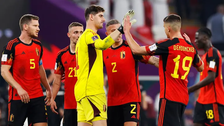 Los jugadores de Bélgica celebran después del partido de fútbol del grupo F de la Copa Mundial entre Bélgica y Canadá en el estadio Ahmad bin Ali en Doha, Catar. EFE 