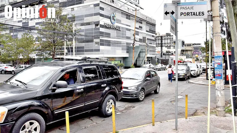 La avenida Pando, ahora zona de estacionamiento tarifado. NO&Eacute; PORTUGAL