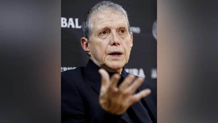 Fotografía de archivo fechada el 14 de agosto de 2019 del actor mexicano Héctor Bonilla durante la entrega de un reconocimiento por su trayectoria en Ciudad de México. EFE