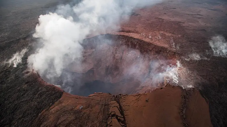 Entra en erupci&oacute;n en Haw&aacute;i el volc&aacute;n activo m&aacute;s grande del mundo./ EFE
