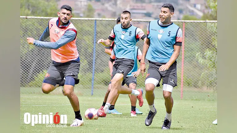 Foto referencial de un entrenamiento de Wilstermann, que tuvo lugar antes de la suspensi&oacute;n del torneo Clausura. DICO SOL&Iacute;S