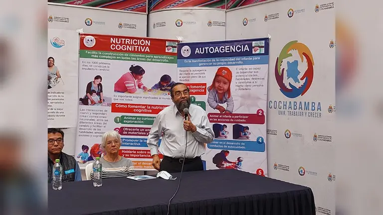 Jos&eacute; Miguel de Angulo, coordinador de la Fundaci&oacute;n Familias Saludables durante la presentaci&oacute;n de la App M&oacute;vil en la Casa Departamental de las Culturas. RICARDO AGUILAR