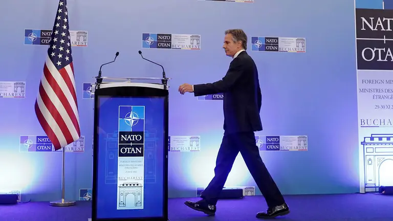El secretario de Estado de los Estados Unidos, Antony Blinken, llega para una conferencia de prensa al final de la Reuni&oacute;n de Ministros de Relaciones Exteriores de la OTAN./ EFE