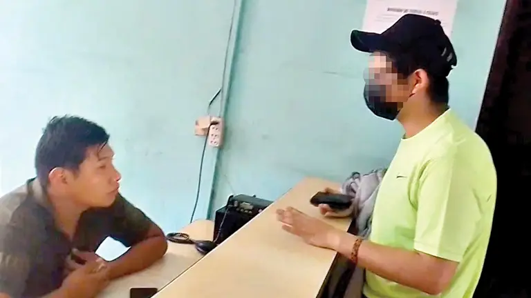 Joven flagelado en un ba&ntilde;o p&uacute;blico presenta denuncia en la FELCC. CORTES&Iacute;A