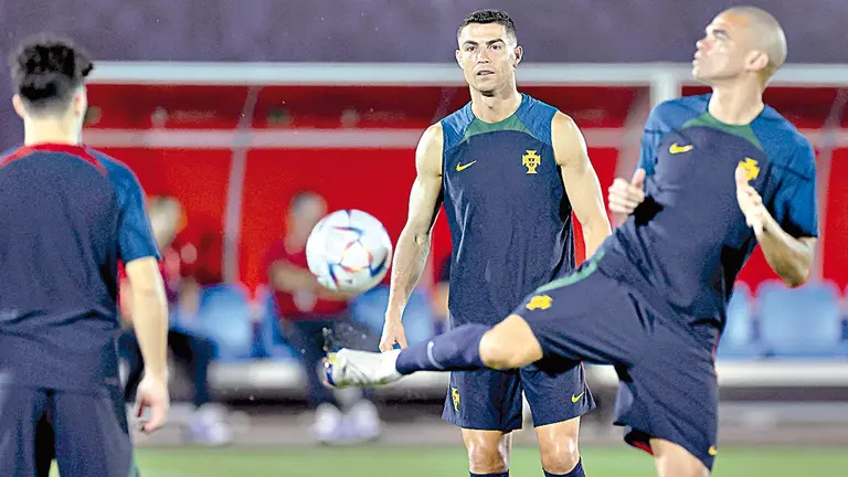 Una imagen de un entrenamiento luso en Catar. EFE